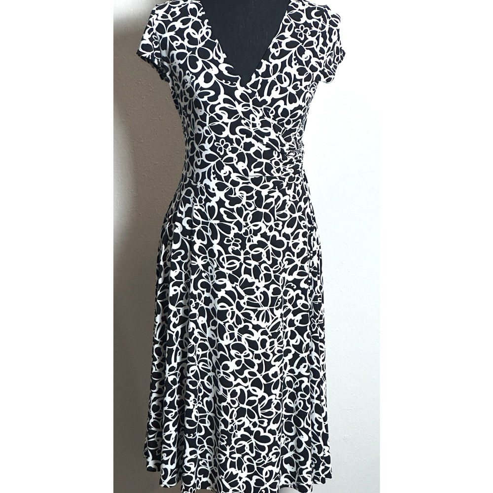 London Times Petite Women's Dress Black & White Cap Sleeve Dress Size 10P